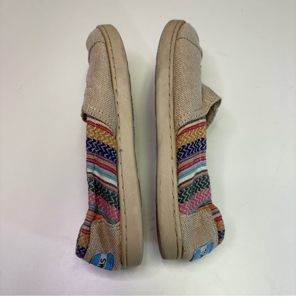 2/$20 Toms Girls Size 2 Khaki Canvas Slip On Loafer Flats Youth Aztec Burlap - Picture 6 of 7